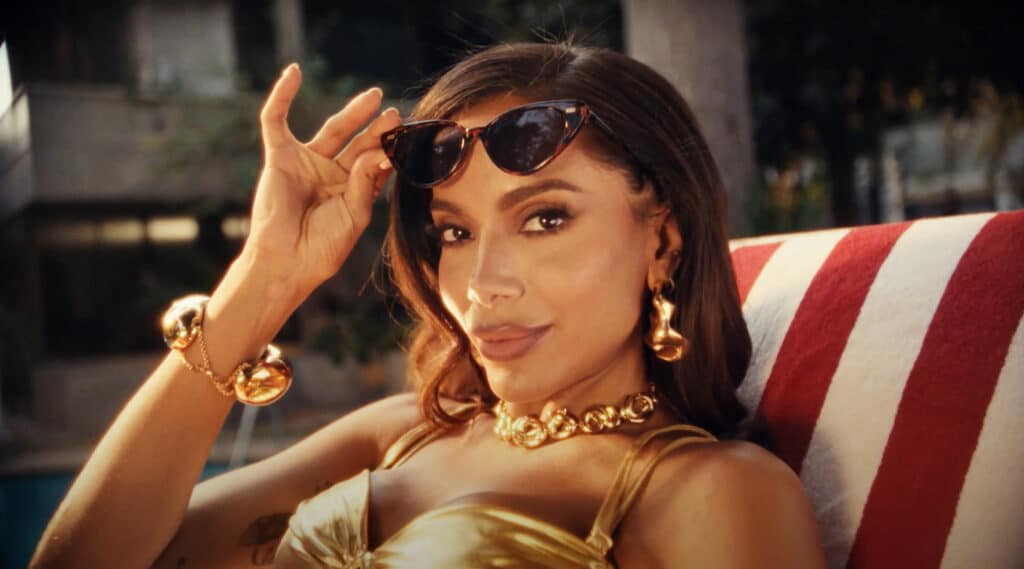 A autoestima e autenticidade características de Anitta são os principais elementos presentes na nova campanha da Laser&Co.
