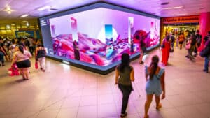Passageiros do metrô de SP poderão conferir, neste mês de outubro, uma exposição especial, fruto da parceria entre a JCDecaux e Artpoint.