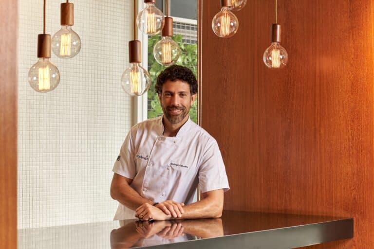 Sodexo anuncia, visando elevar a experiência culinária nos restaurantes em que atua no Brasil, parceria com o premiado chef Rodrigo Oliveira.
