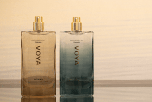 Lançados em voos Emirates na First Class e Business Class, as fragrâncias Eau de Toilette da VOYA oferecem sofisticação, luxo e discrição.