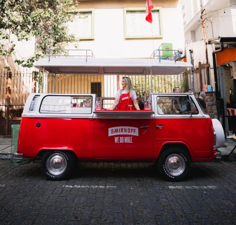 A Invasão do Mule de Smirnoff, que acontece neste mês de setembro em Belo Horizonte, promete mudar a vibe dos principais bares da capital.