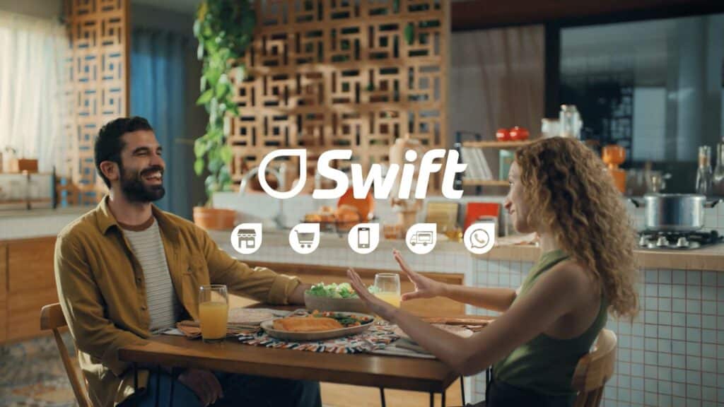 A Swift assumiu a assinatura "Dá um Swift", se posicionando como uma marca que ajuda seus clientes a encontrarem o que precisam.