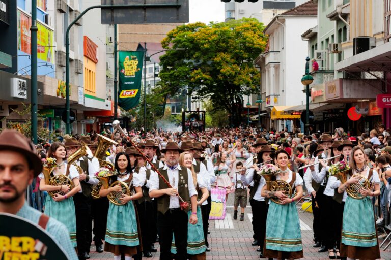 A Porto é patrocinadora da 39ª Oktoberfest Blumenau, a maior festa alemã das Américas, que ocorre de 9 a 27 de outubro em Santa Catarina.