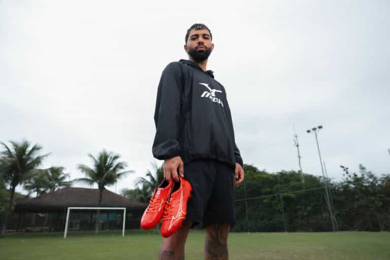 A Mizuno, marca com 117 anos de tradição, anuncia oficialmente o jogador Gabriel Barbosa, o Gabigol, como seu mais novo embaixador.