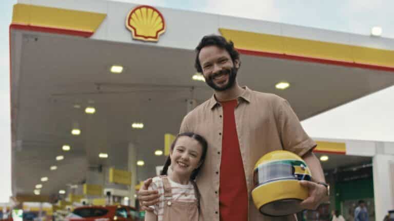 A Raízen e a Senna Brands se unem na nova campanha de lançamento do novo Shell V-Power Etanol, biocombustível aditivado.