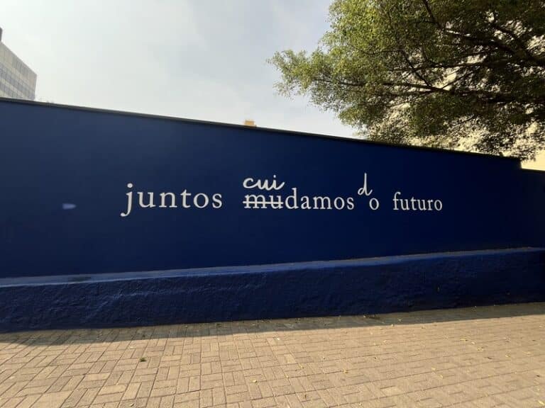 A Porto acaba de anunciar uma nova fase de sua parceria com a artista paulistana Verena Smit.