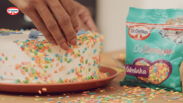 Dr. Oetker retoma campanha que reforça seu posicionamento e compromisso em oferecer produtos que incentivem gestos de cuidado.