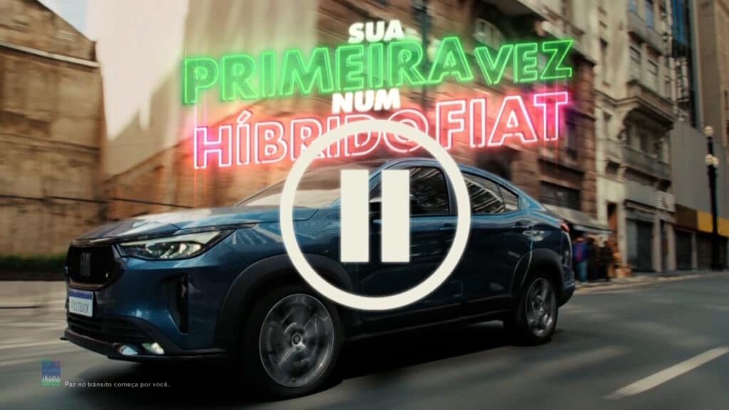 A Fiat celebrou, em ação durante jogo do Brasileirão, a emoção de dirigir um carro híbrido pela primeira vez viralizou na internet.