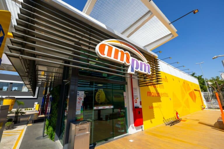 Em celebração aos seus 33 anos, a AmPm amplia seu portfólio de produtos e parcerias estratégicas com marcas renomadas.