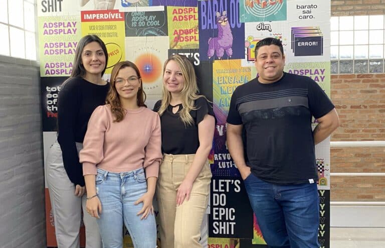 A ADSPLAY comunica a chegada de quatro novos profissionais, que chegam para reforçar o time da empresa hub de mídia.
