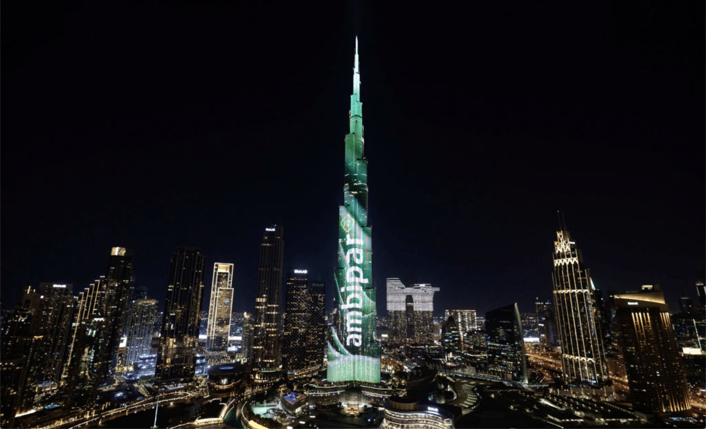 Ambipar cria campanha publicitária, produzida pela Africa Creative, no prédio mais alto do mundo para marcar sua chegada ao Oriente Médio.