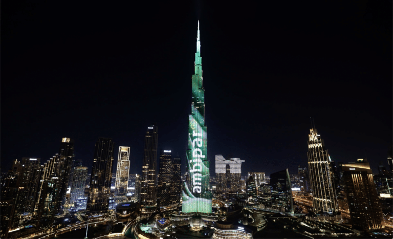 Ambipar cria campanha publicitária, produzida pela Africa Creative, no prédio mais alto do mundo para marcar sua chegada ao Oriente Médio.
