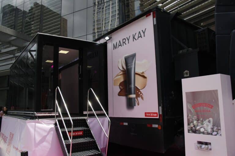 Mary Kay realiza sua primeira ativação com foco no consumidor final, com um caminhão da marca na Avenida Paulista, em São Paulo.