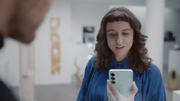 A mais nova campanha da Samsung busca personificar o Galaxy AI na famosa figura mítica do gênio da lâmpada.