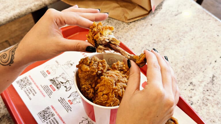 KFC resgata tradição com “osso premiado” e surpreende consumidores