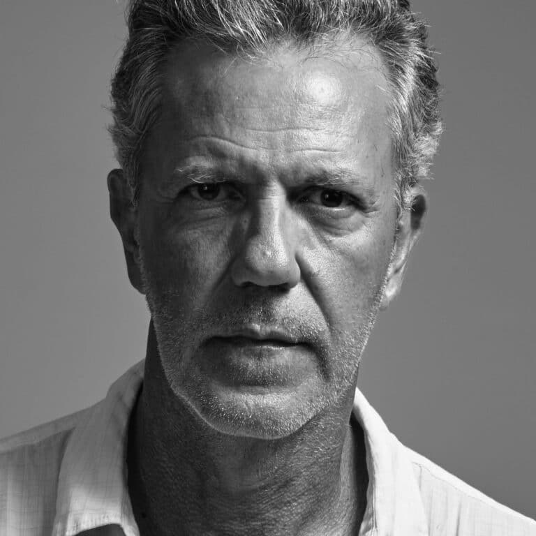 GENCO anuncia Paulo Mancini, reconhecido por sua vasta experiência como fotógrafo still e diretor de fotografia, como novo diretor de cena.