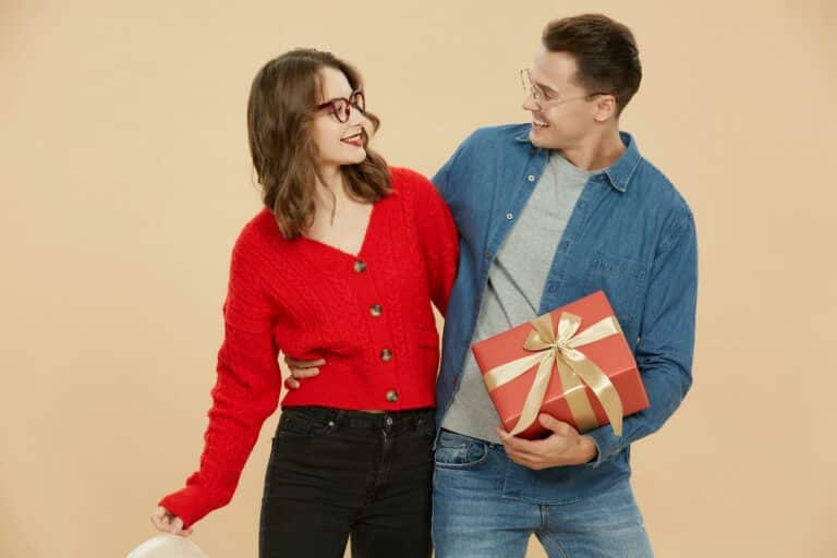 Óticas Diniz lançam a promoção “Enxergue a Magia do Natal”