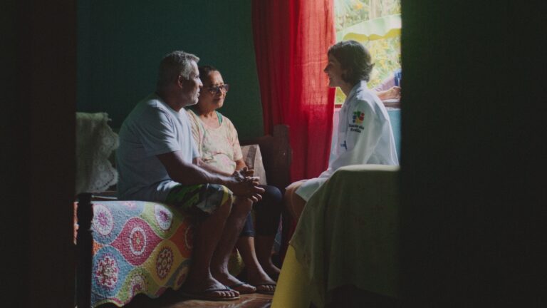 O Ministério da Saúde deu início à veiculação de sua nova campanha, intitulada "Onde tem família, agora, tem mais cuidado".