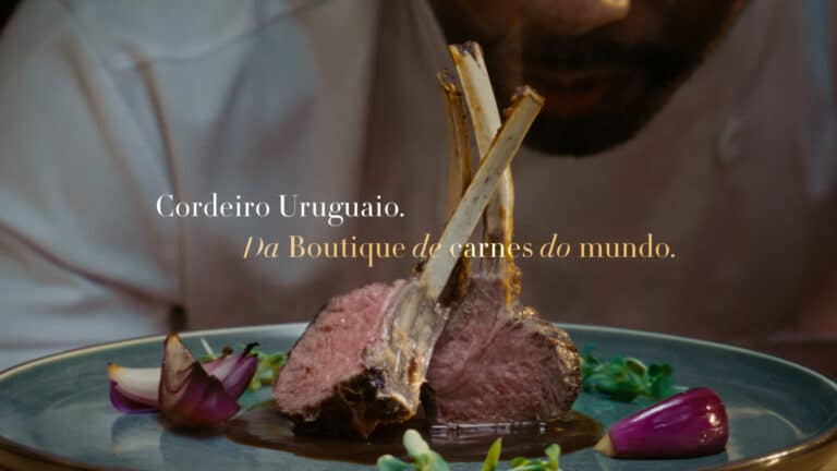 Uruguay Meats estreia campanha publicitária no Brasil com foco na carne de cordeiro, desenvolvida pela agência Dark Kitchen Creatives.