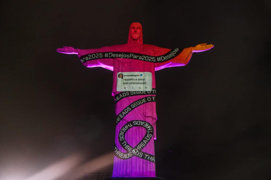 Threads projeta desejos dos brasileiros para 2025 no Cristo Redentor