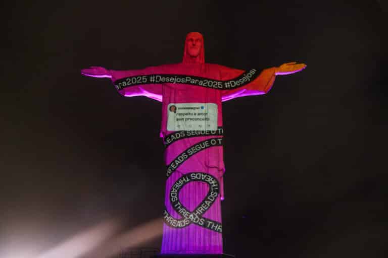 Threads projeta desejos dos brasileiros para 2025 no Cristo Redentor