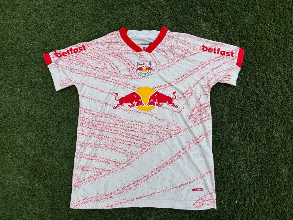 Red Bull Bragantino estreia em 2025 junto com a Betfast, que entrrou em campo na camisa do time como nova patrocinadora oficial do clube.