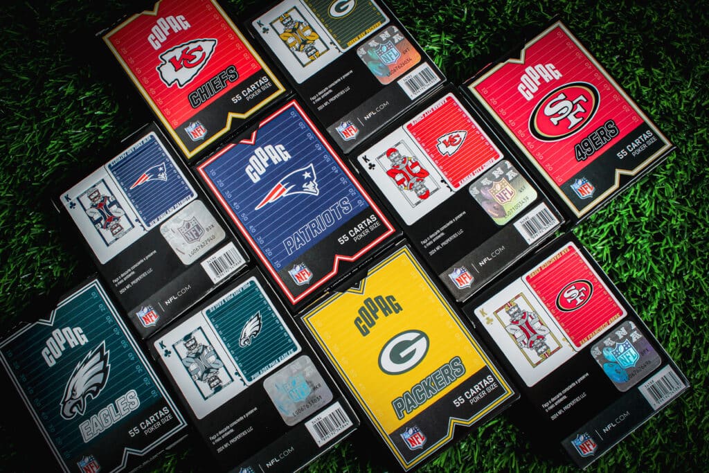 Em parceria com a NFL e em acordo desenvolvido pela Destra Licenciamento de Marcas, a Copag lançou um baralho especial em seis versões.