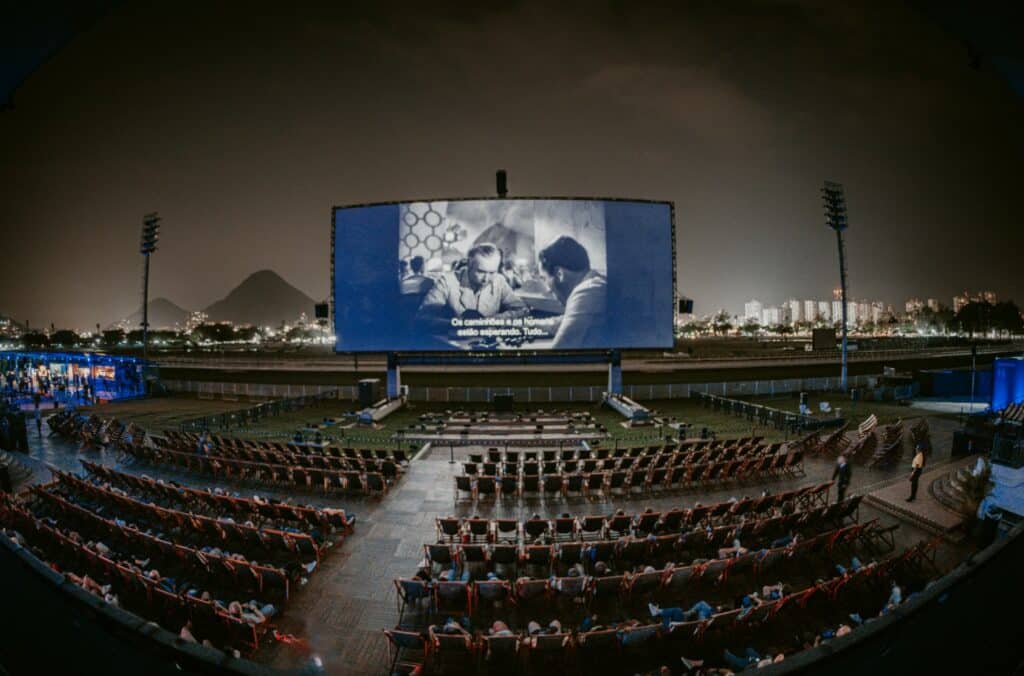 O Nubank traz de volta o Open Air Brasil, evento proprietário da agência carioca D+3 Produções com a maior tela de cinema do mundo.