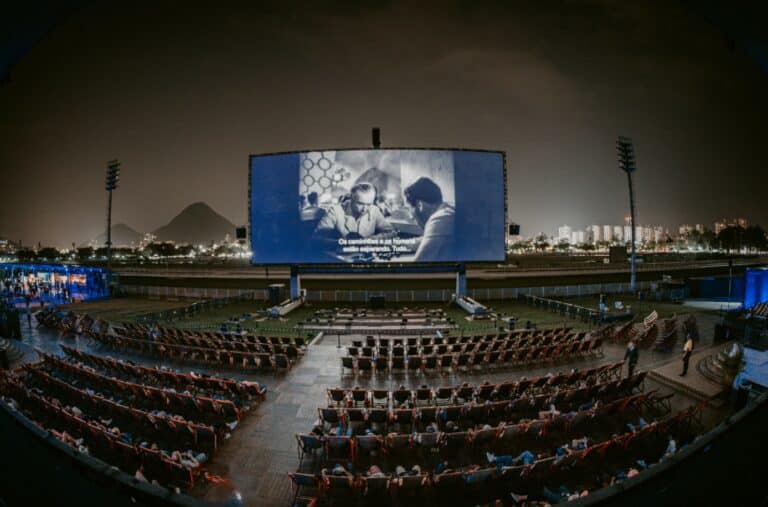 O Nubank traz de volta o Open Air Brasil, evento proprietário da agência carioca D+3 Produções com a maior tela de cinema do mundo.