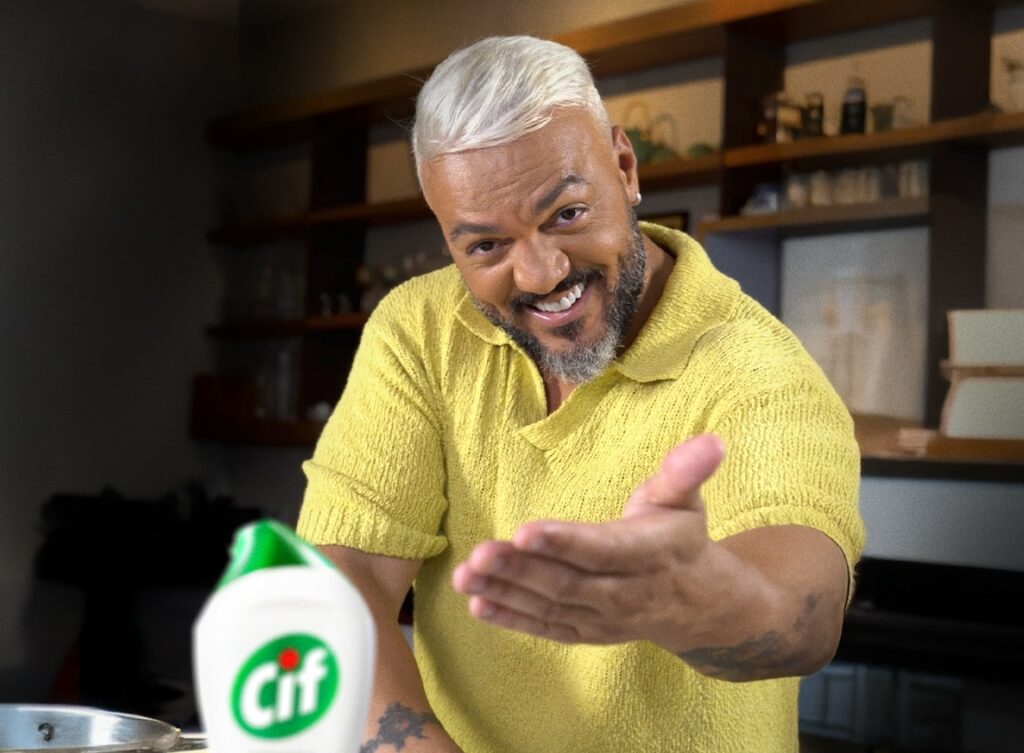 Belo protagonizou a nova ação de Cif, que viralizou nas redes sociais e acumulou mais de 2.8 milhões de visualizações em menos de 24 horas.
