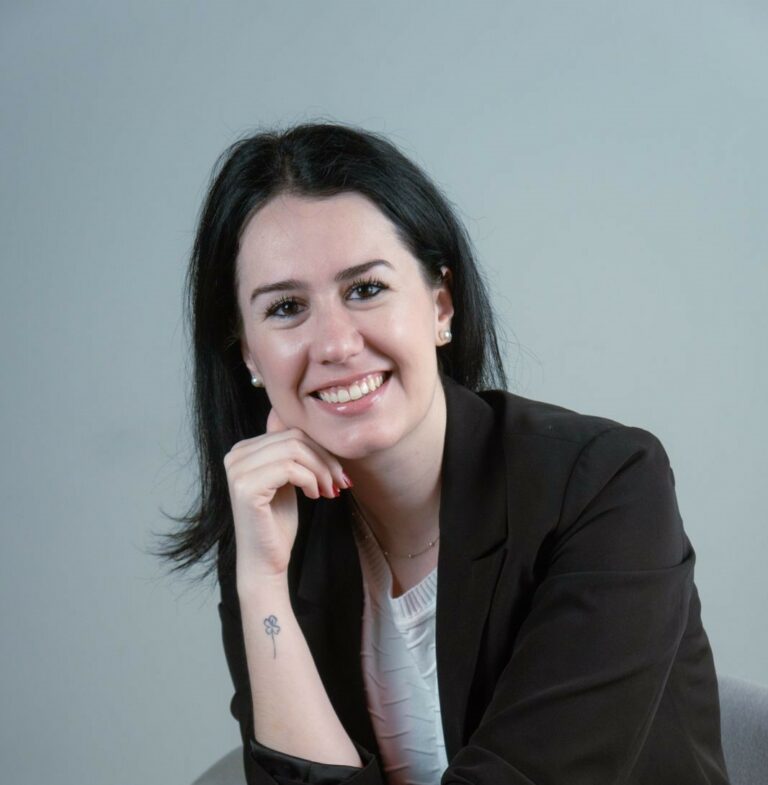 Anamaria Macedo Becker é a nova Coordenadora de Marketing da Gedeon Richter do Brasil, que possui um portfólio de produtos que cobre diversas áreas terapêuticas.