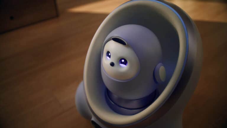CES 2025 - Conheça o Ai Me, o robô companheiro da TCL que une fofura e inteligência artificial