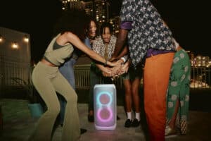 CES 2025 - JBL lança linha PartyBox com som potente, baterias substituíveis e luzes LED
