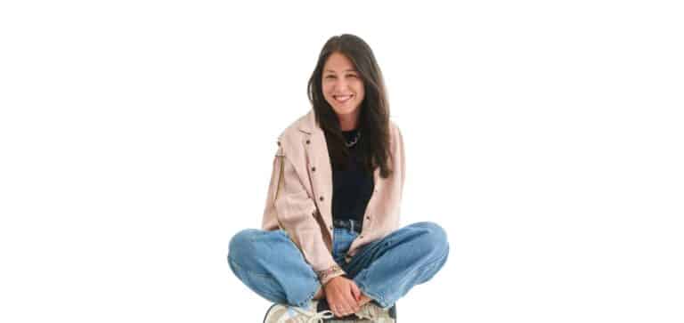 Corazon Filmes anuncia Vanessa Moriya, profissional que já atuou por diferentes disciplinas dentro da indústria, como nova diretora de cena.