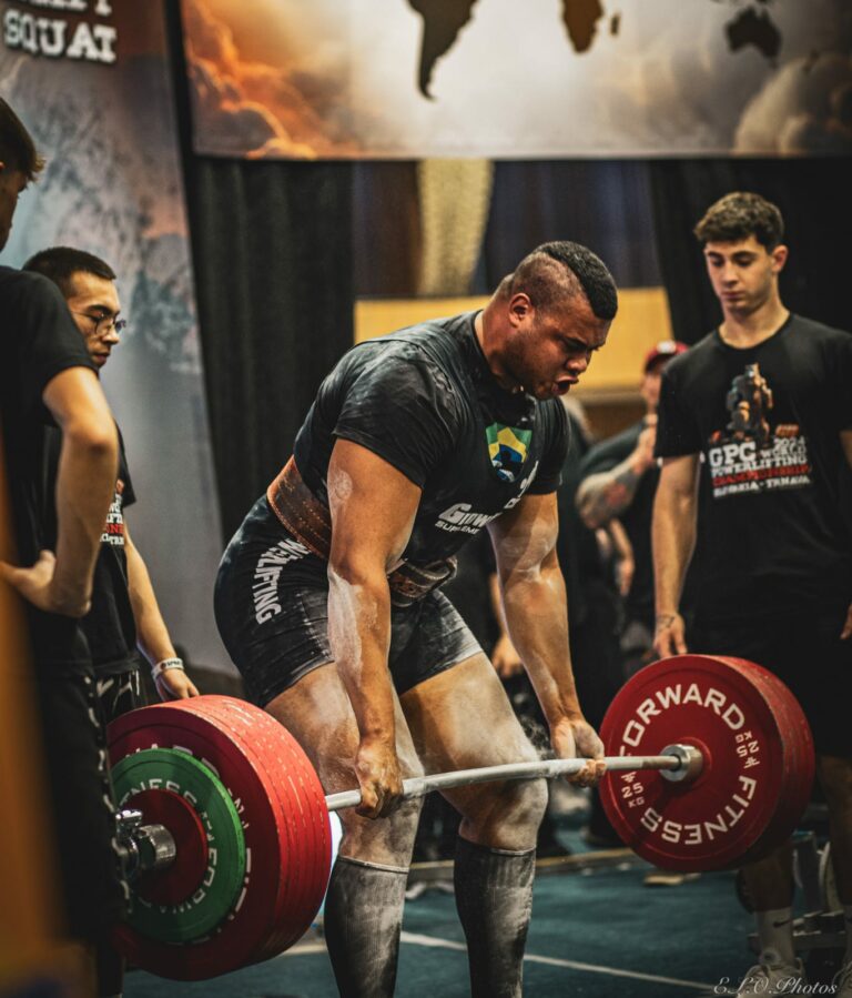 Bitelo, ex-servente de pedreiro e atual campeão mundial de powerlifting, acaba de ser contratado pela Votorantim Cimentos.