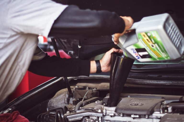 A Mobil lançou uma campanha para ampliar o awareness do público sobre os benefícios do lubrificante Mobil1 para carros de alto desempenho.