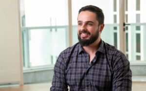 A Kings Sneakers, maior rede de streetwear do Brasil, anunciou a chegada de Cauê Sanchez como seu novo head de marketing.
