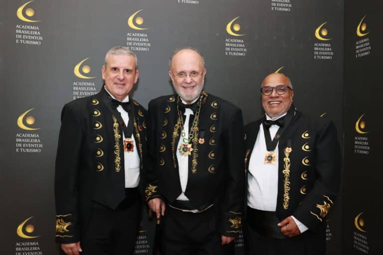 A Academia Brasileira de Eventos e Turismo reuniu personalidades da indústria de Eventos e Turismo em uma grande cerimônia.