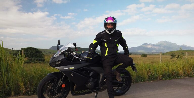 A Helt tem sido uma grande aliada dos motociclistas amantes de aventura e liberdade, oferecendo qualidade, inovação e segurança.