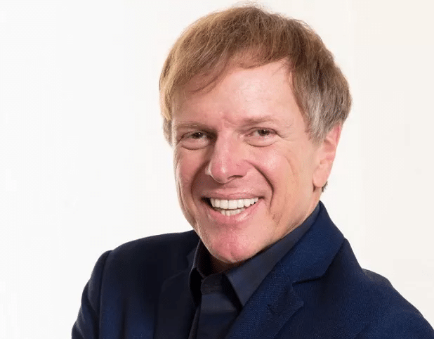 Com mais de 30 anos de experiência no universo das vendas televisivas, Ciro Bottini assume é o novo garoto-propaganda do Hipercap.