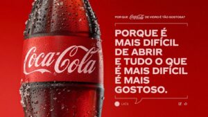 A Coca-Cola apresenta a ação "Coca-Cola. Irresistível em Vidro", que destaca a emblemática garrafa de vidro contour (formato da garrafa).