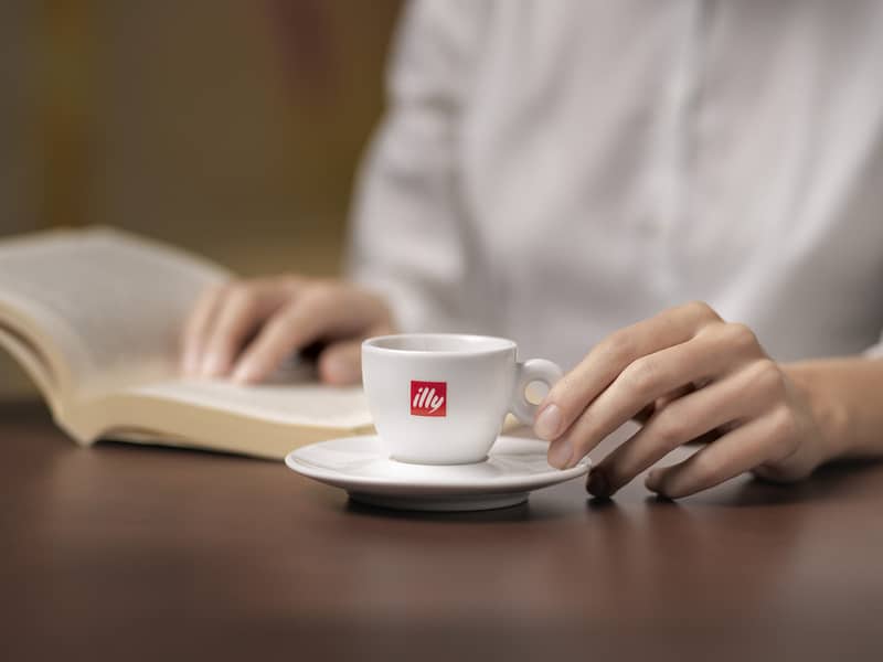 A illycaffè anuncia a renovação de seu compromisso como parceira oficial do Salone del Mobile.Milano, que acontece de 8 a 13 de abril.