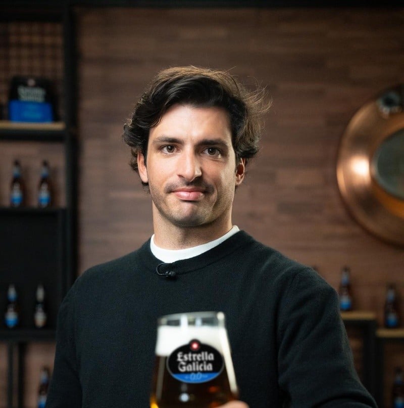 Estrella Galicia renova sua parceria de mais de 10 anos com o piloto de Fórmula 1 Carlos Sainz, por meio da Estrella Galicia 0,0.