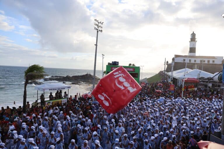 O iFood já está com as serpentinas e glitters prontos, patrocinando os carnavais de rua das cidades de Salvador, São Paulo e Rio de Janeiro. 