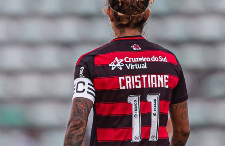 Na estreia pela Supercopa do Brasil, o time feminino do Flamengo entrou em campo estampando sua nova patrocinadora, a Cruzeiro do Sul Virtual.