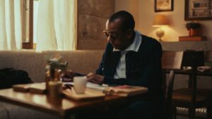 O Itaú Unibanco estreia nova campanha para celebrar os 50 anos da icônica música "Os Alquimistas Estão Chegando", de Jorge Ben Jor.