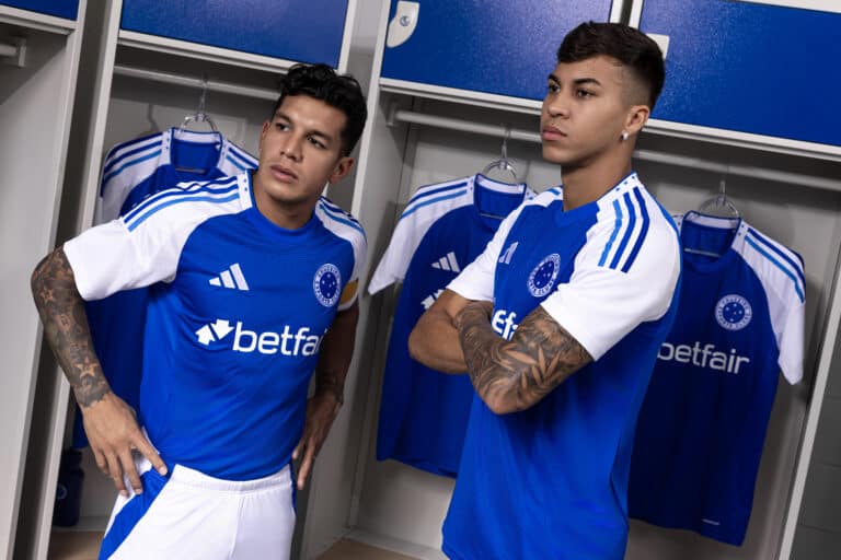 A adidas e o Cruzeiro Esporte Clube apresentam oficialmente a nova camisa home para esta temporada de 2025.