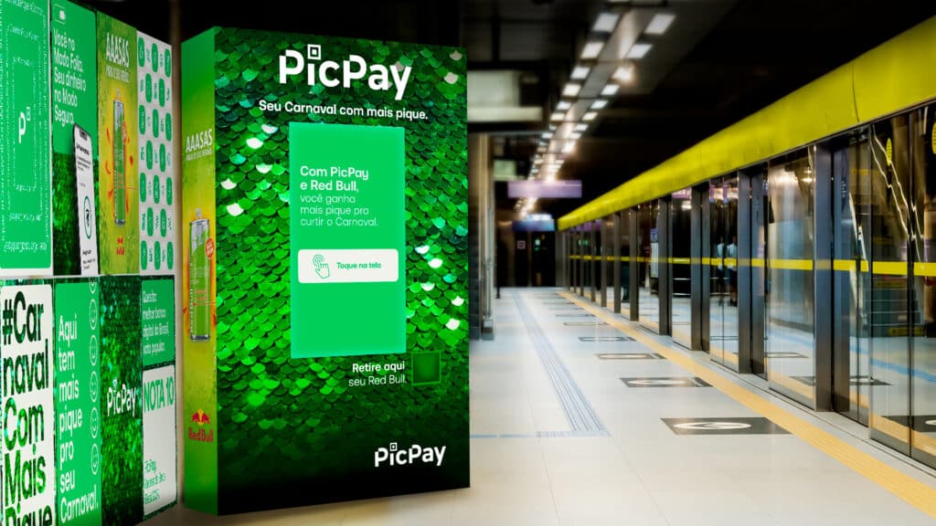 A Publicis Brasil decidiu promover, para dar mais pique ao carnaval dos foliões, uma ação especial reunindo PicPay e Red Bull.