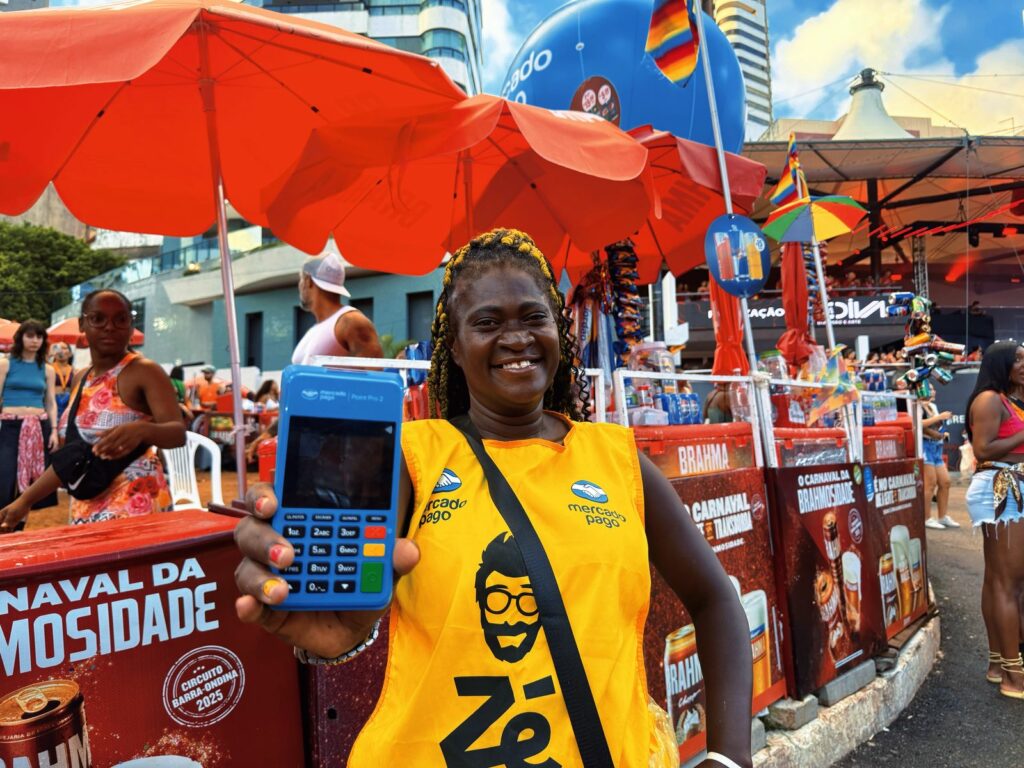 O Mercado Pago está aproveitando a oportunidade para transformar as vidas de muito ambulantes no Carnaval de Salvador.