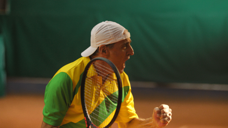 O tenista brasileiro Fernando Meligeni é a estrela da nova campanha global do Tennis Clash, da Wildlife Studios.